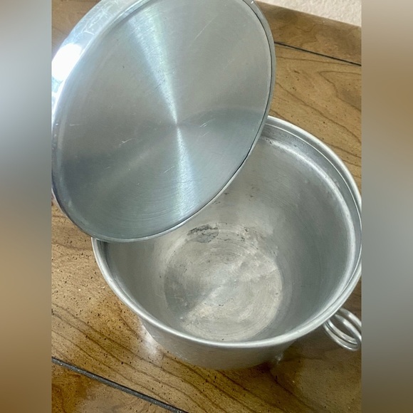 Silver Hammered Ice Bucket with Lid. Vintage. Made in Italy. Aluminum - Picture 2 of 5